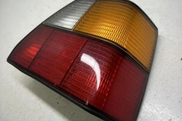 Höger baklampa VW GOLF III 191945112 image 4