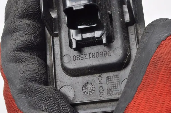 Opel Mokka B II Baklucklist OEM 99976107 image 5