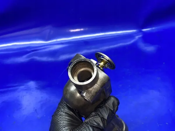 Termostatkåpa Insignia A 2.8 T A28NET image 6