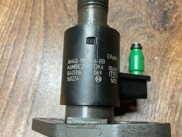 Inyector Land Rover OEM AH4Q-9K546-BB Usado image 7