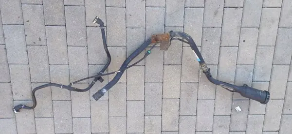 Ford OEM GV61-9032-DB Col de Remplissage Essence image 3
