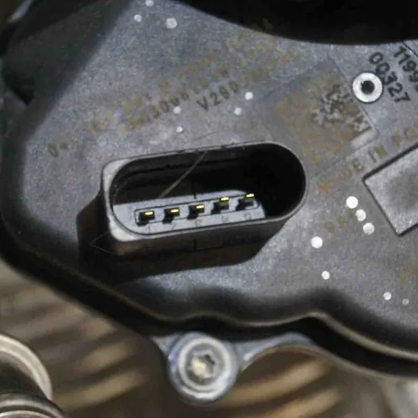 EGR-jäähdytin VW Jetta MK6 2.0L 04L131512AA image 7