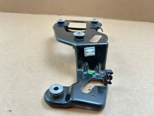 OEM MAM79838 Takaosan ilmajousituskompressorin kiinnike image 4