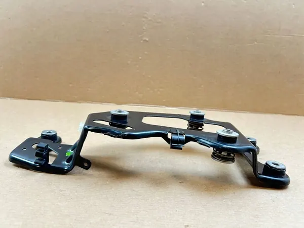 OEM MAM79838 Takaosan ilmajousituskompressorin kiinnike image 7
