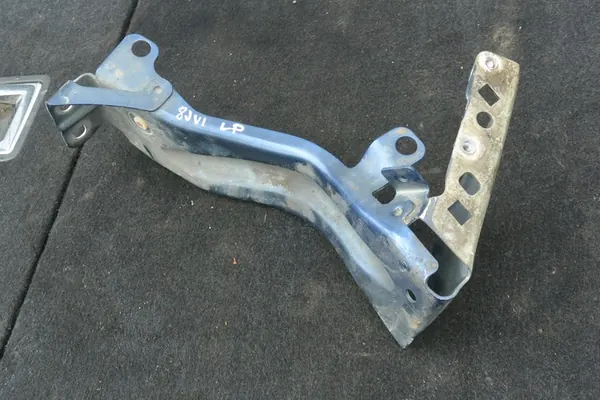 Skärmhållare Audi TT 8J 2006-2012 OEM 561821136 image 2