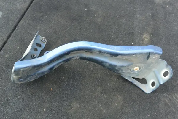 Skärmhållare Audi TT 8J 2006-2012 OEM 561821136 image 4