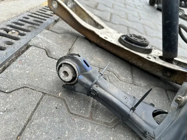 Vänster bakre knut, kontrollarm, nav Mercedes B W246 M image 10