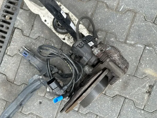 Vänster bakre knut, kontrollarm, nav Mercedes B W246 M image 3