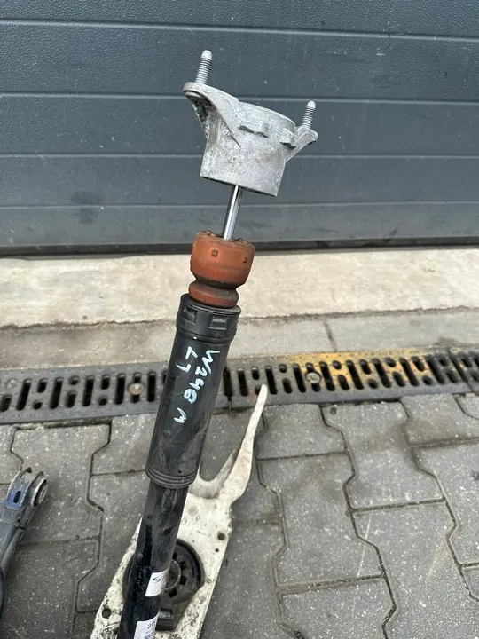 Vänster bakre knut, kontrollarm, nav Mercedes B W246 M image 4