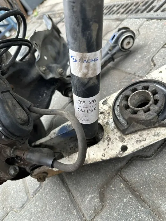 Vänster bakre knut, kontrollarm, nav Mercedes B W246 M image 6