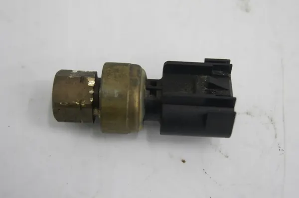Sensor de pressão de combustível Chevrolet Corvette C7 2016 OEM 13579380 image 2