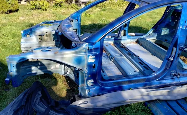 Tesla 3 Voor Linker Kwartrail - Gebruikt OEM-onderdeel image 2