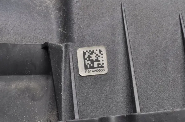 Volvo Luftfilterhus OEM 31439666 - Begagnad image 8