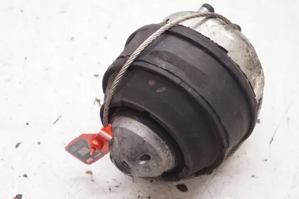 Suporte Motor Volvo OEM 30680751 Dianteiro Usado image 3