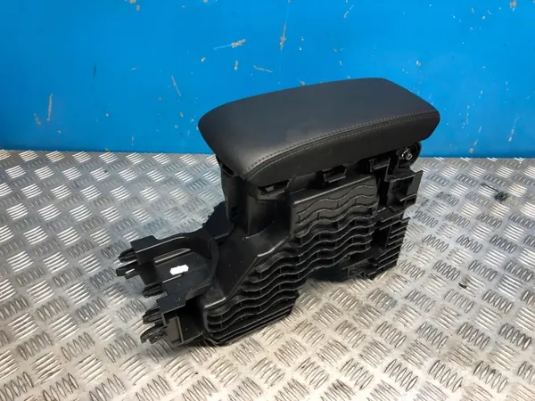PEUGEOT 208 II middenconsole armsteun OEM image 2