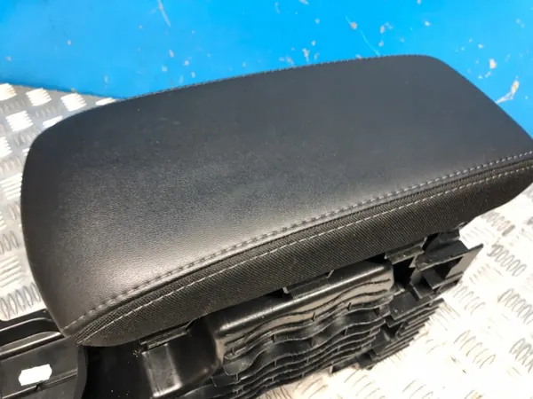 PEUGEOT 208 II middenconsole armsteun OEM image 6