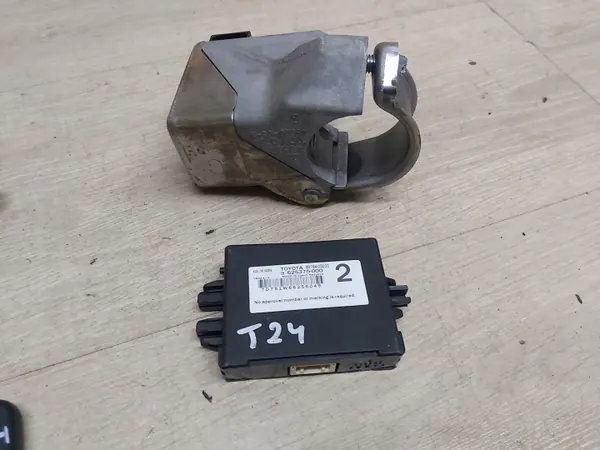 Llave Mandos Toyota MR6302/2011 & Computadora Motor image 4
