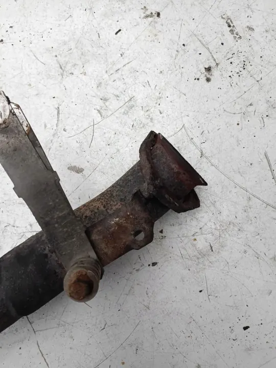 Audi Pakoputken Keräinputki OEM 262198642 image 3