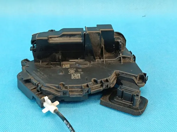 Skoda OE Dörrlås 5TA839016L image 6