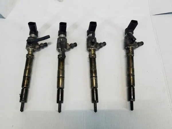 Inyector SEAT OE 03L130277B para Leon II 1.6 TDI image 2