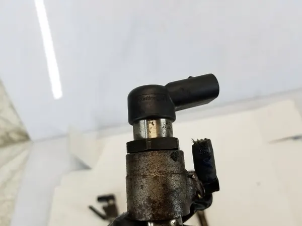 Inyector SEAT OE 03L130277B para Leon II 1.6 TDI image 4