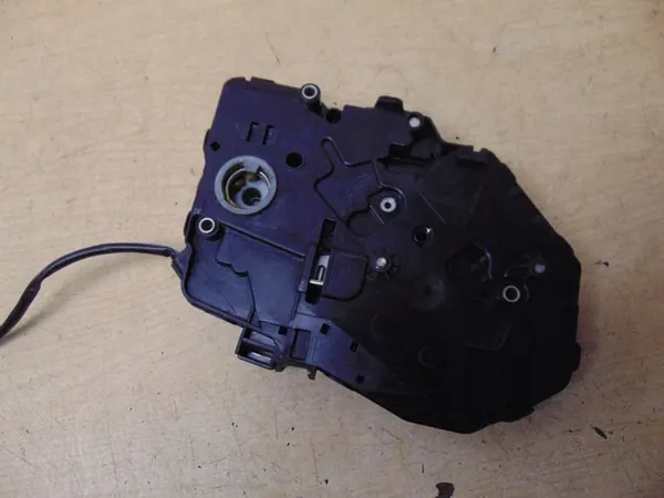 Linke Hintertürschloss VW Caddy III 2010-2015 image 5