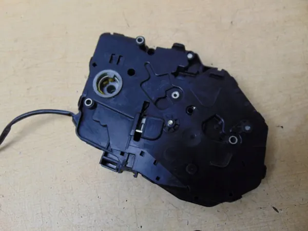 Linke Hintertürschloss VW Caddy III 2010-2015 image 6