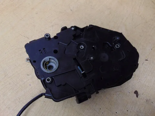 Linke Hintertürschloss VW Caddy III 2010-2015 image 8