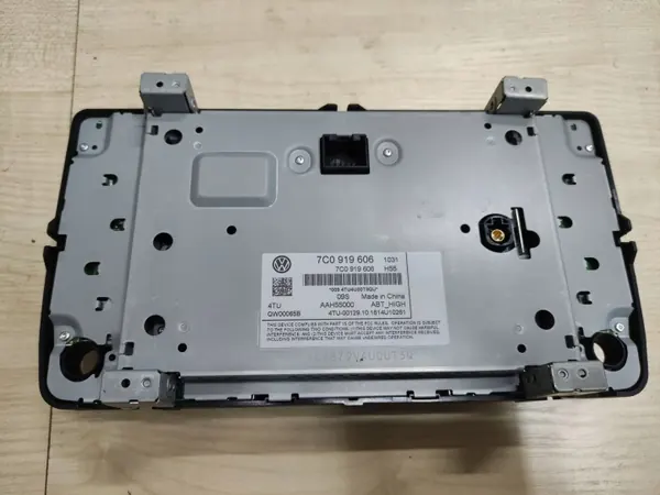 Begagnad VW Crafter Radio Navigation OEM 7C0919606 image 3