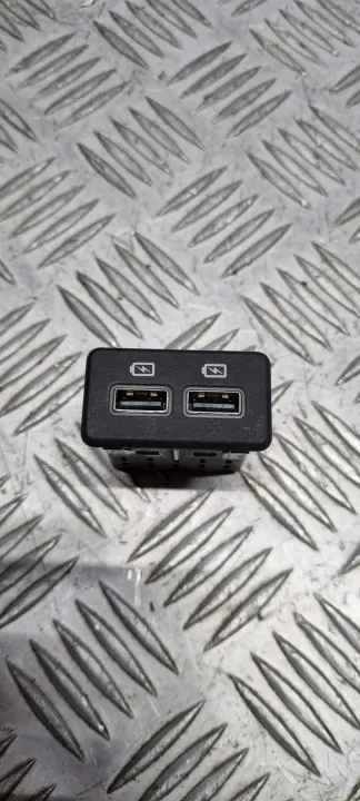 OEM 9827093777 Prise USB pour Peugeot 508 II image 2