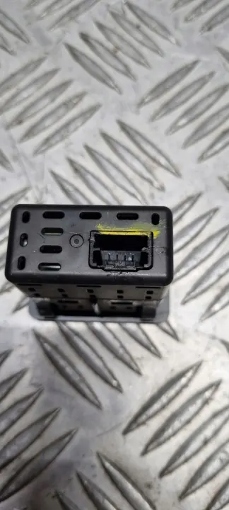 OEM 9827093777 Prise USB pour Peugeot 508 II image 10