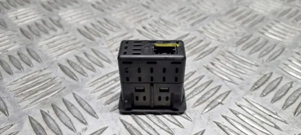 OEM 9827093777 Prise USB pour Peugeot 508 II image 9