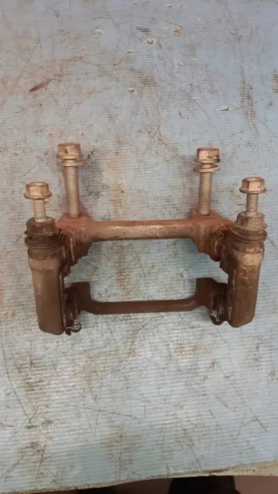 Audi A6 C8 Taka kiinnityspuristin OEM RBC1513 image 2