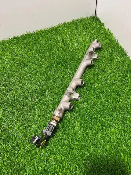 Riel de inyección Skoda Octavia 1.5 TSI 110kW OEM 05E133320 image 2
