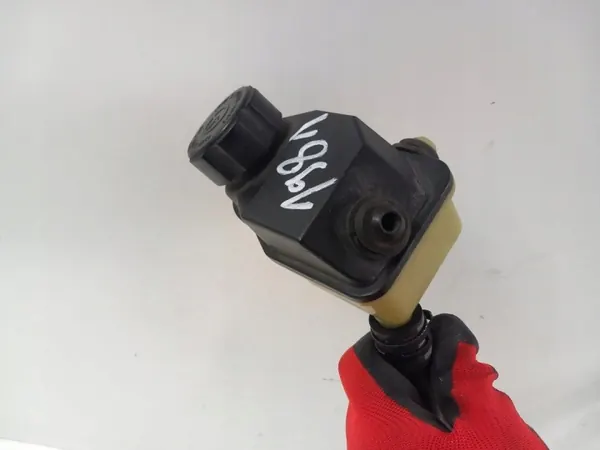Pompe de direction Volvo V50 1.8B OEM 30748170 image 3