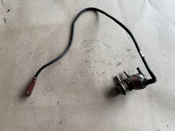 AdBlue-suutin Audi A4 B9 2.0 TDI OEM 04L131113S image 2