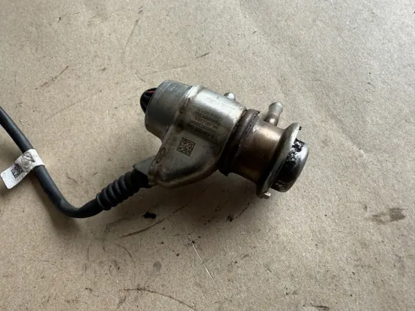 AdBlue-suutin Audi A4 B9 2.0 TDI OEM 04L131113S image 4