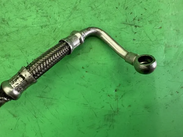 Tubería de aceite turbo izquierda OEM 057145771F Audi A8 D3 image 3