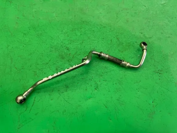 Tubería de aceite turbo izquierda OEM 057145771F Audi A8 D3 image 4