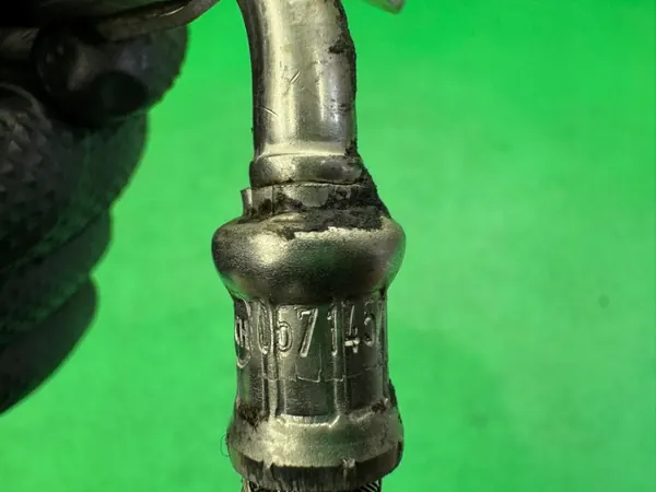 Tubería de aceite turbo izquierda OEM 057145771F Audi A8 D3 image 5