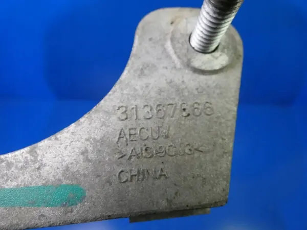 Volvo XC40 1.5 T3 Turbo Puoliakselituki OEM 31367666 image 3