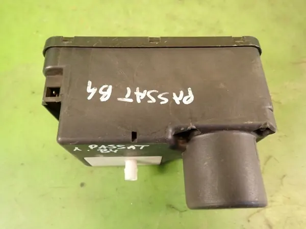 Pompe de verrouillage central OEM 1H0962257G VW Passat B4 image 2