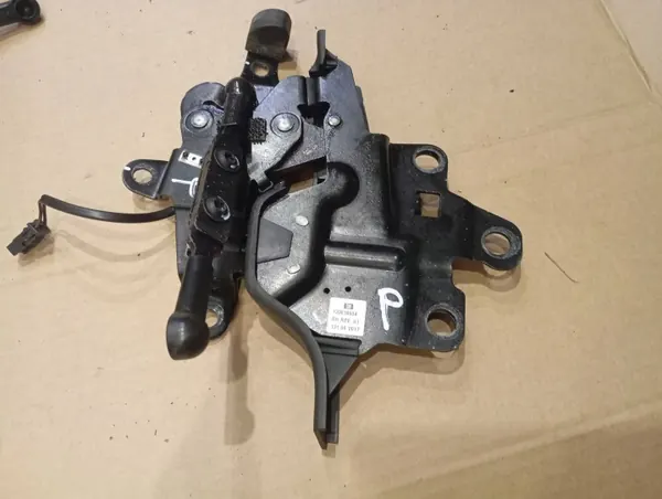 Katonlukko oikea Opel Astra H Cabrio OEM 133019602 image 4