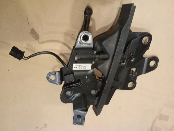 Katonlukko oikea Opel Astra H Cabrio OEM 133019602 image 5