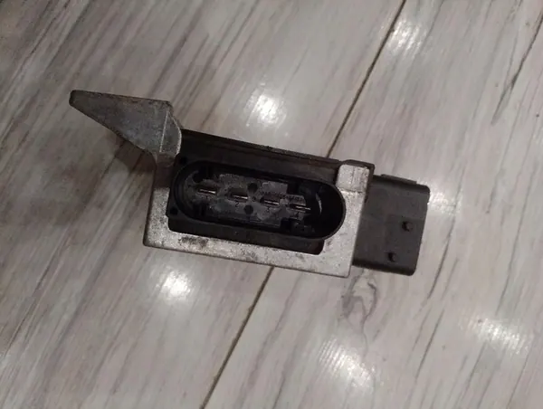 Gloeiplugrelais Renault Clio V image 4