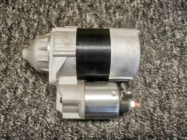 Motor de arranque Hella 12V 1KW image 4