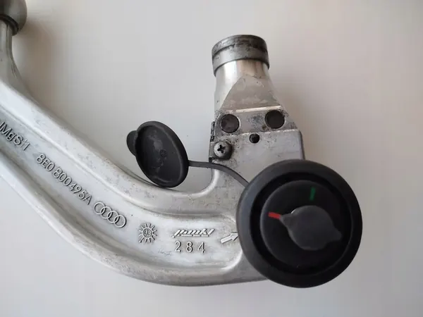 AUDI A4 B6 Dragkula 8E0800495A image 3