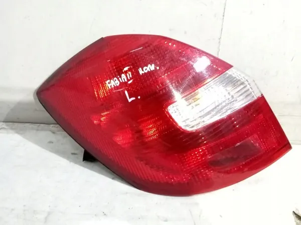 Lámpara trasera izquierda Skoda Fabia II Kombi image 3