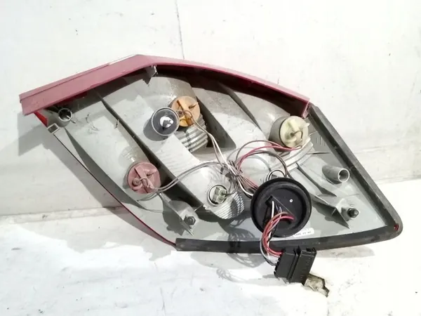 Lámpara trasera izquierda Skoda Fabia II Kombi image 6