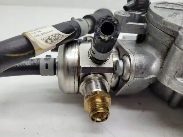 Imupumppu Polttoainepumppu 2.0 TFSI Audi A5 F5 06G127025M image 6